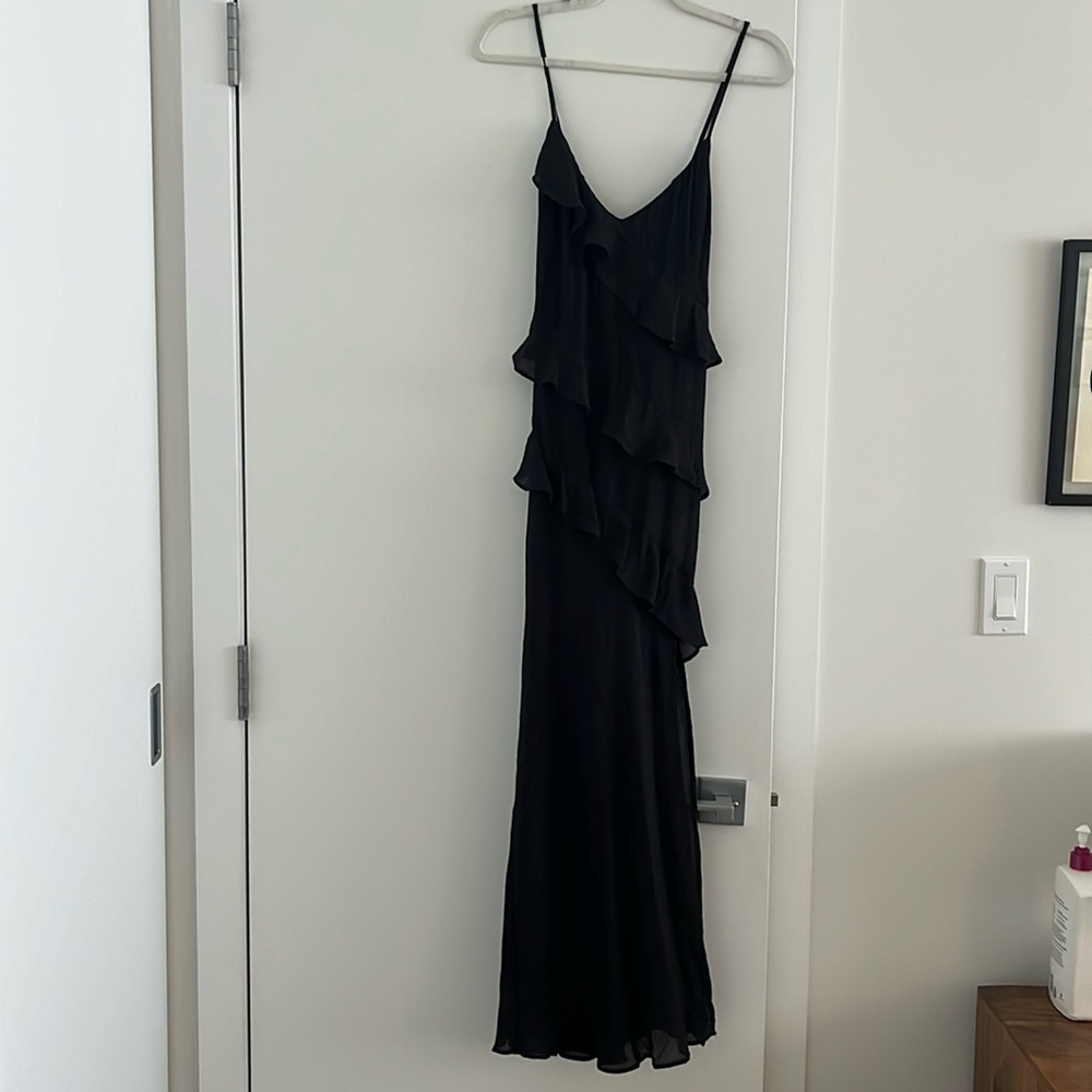 Black semi-formal gown. Aqua brand. Excellent condition.